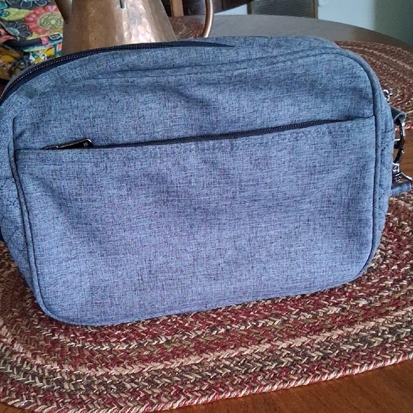 Stylish Gray Lug Carousel XL  Crossbody Bag - Picture 4 of 6